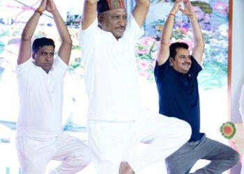 मुख्यमंत्री अंतर्राष्ट्रीय योग दिवस के अवसर पर राजधानी रायपुर के साइंस कॉलेज में आयोजित सामूहिक योगाभ्यास कार्यक्रम में हुए शामिल