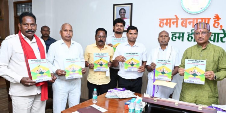 मुख्यमंत्री ने वित्तीय शिक्षा पुस्तिका’ का किया विमोचन