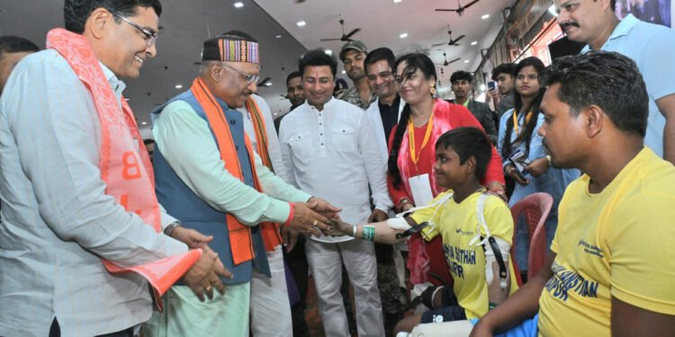 रायपुर : मुख्यमंत्री श्री विष्णु देव साय राजधानी रायपुर के एमजी रोड स्थित जैन दादा बाड़ी पहुँचे