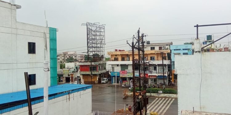 मौसम विभाग ने रायपुर समेत कई जिलों में आज बारिश की संभावना जताई गई, लेकिन मौसम शुष्क ही रहा।