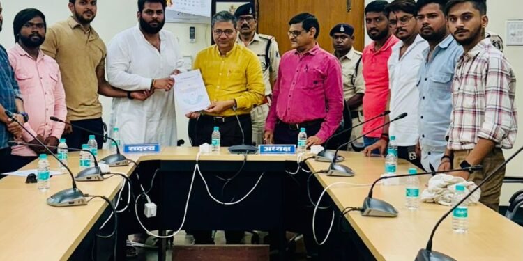 देश और प्रदेश की जानता महंगाई से त्रस्त है बीजेपी सरकार ने आम जानता को परेशान करने का प्रण ले लिये है