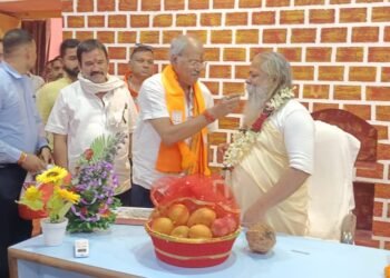 बृजमोहन अग्रवाल ने  दूधाधारी मठ पहुंचकर दी  राजेश्री महन्त को शुभकामनाएं