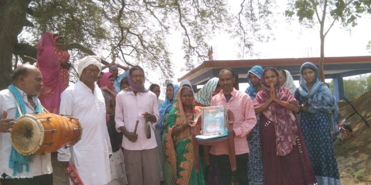 मानिकपुरी समाजो ने भजन कीर्तन पाठ करके बढ़ी धूमधाम से पाकटउत्सव मनाया गया