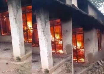 म्युनिसिपल स्कूल में लगी आग, पुराने फर्नीचर हुआ जलकर खाक