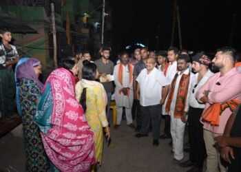 विधायक पुरन्दर मिश्रा ने वार्ड वासियों से संवाद करते हुए पूछा उनकी समस्या, जानें क्या कहां लोगों ने 