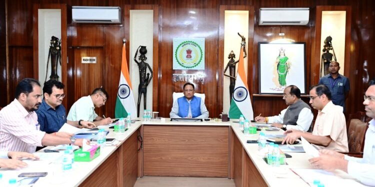 सुशासन और योजनाओं के प्रभावी क्रियान्वयन के लिए मुख्यमंत्री की समीक्षा बैठकों का दौर जारी, पीएचई के कार्यों की हुई समीक्षा