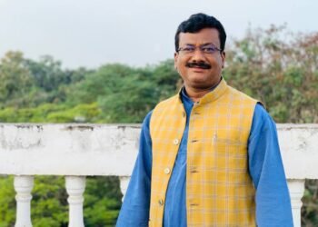 बृजमोहन अग्रवाल कन्फ्यूज्ड, समझ नहीं पा रहे हैं डबल इंजन में किस इंजन पर सवार हो इसलिए इस्तीफा नहीं दे रहे