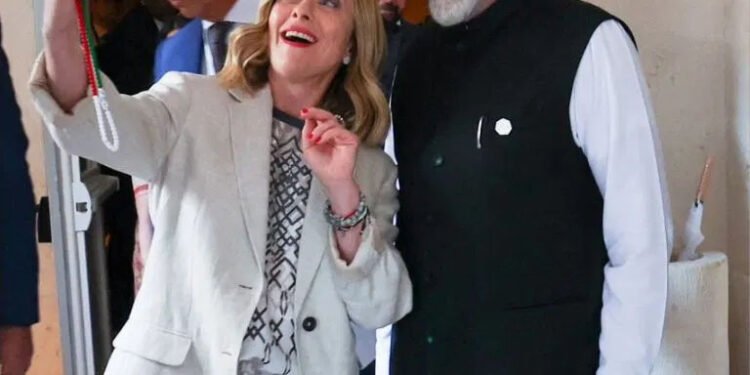 G7 समिट में PM मोदी और मेलोनी की सेल्फी चर्चा में… देखें video