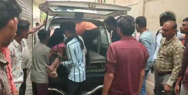 स्कूल के कमरे में फांसी की फंदे पर लटकती   मिली प्रेमी जोड़े की लाश, जानें वजह