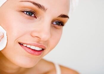 गर्मियों में इन जरूरी टिप्स से रखें स्किन का खास ख्याल, और पाएं टैन-फ्री और ग्लोइंग स्किन