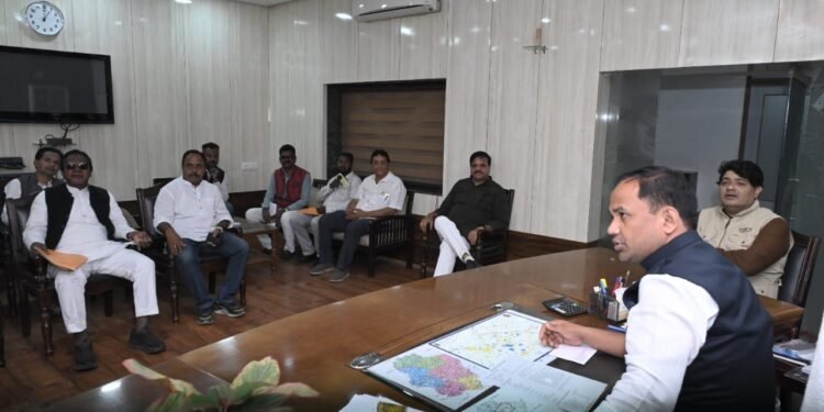 Chairman Pramod Dubey was in the delegation that went to meet the Collector.
