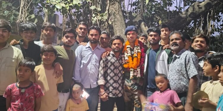 Agniveer Ravindra Jangde came to the village for the first time