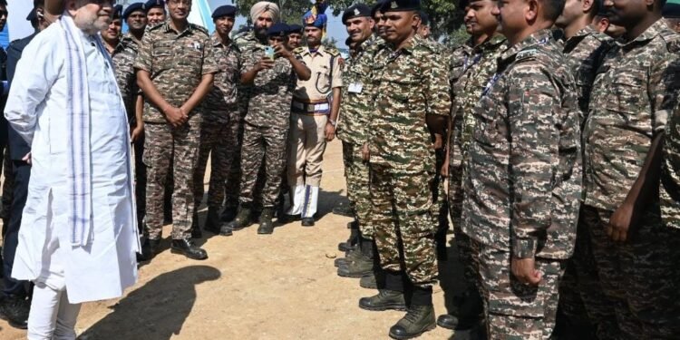 Union Home Minister reached among the soldiers deployed on Naxal front