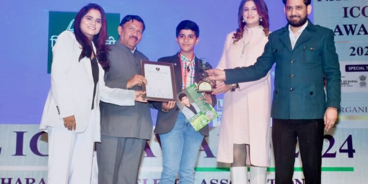 Raipur's Aditya Raje shines again at the national level - he receives the National Icon Award 2024 in New Delhi