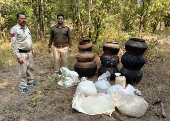 300 liters of Mahua liquor and 3600 kg Lahan seized