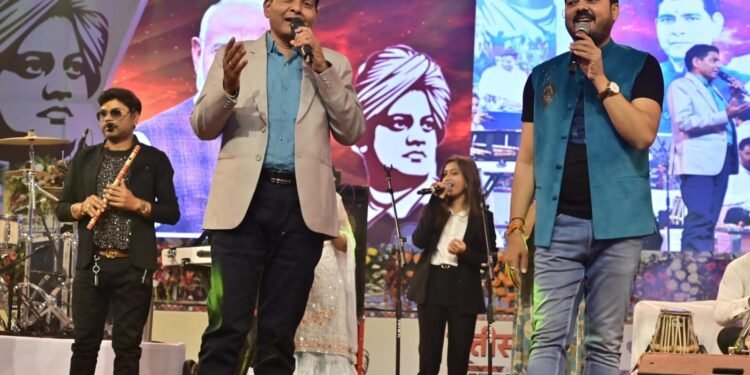 Sports and Youth Welfare Minister Tank Ram Verma also held the mike: Youth of Chhattisgarh danced