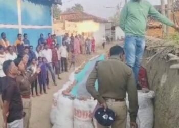 संदिग्ध परिस्थितियों में घर के कमरे में मिली युवती की लाश मची हड़कंप