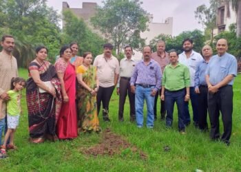 Samagra Brahmin Parishad's "Nature Decoration" campaign - planted fruit trees in Amaleshwar.