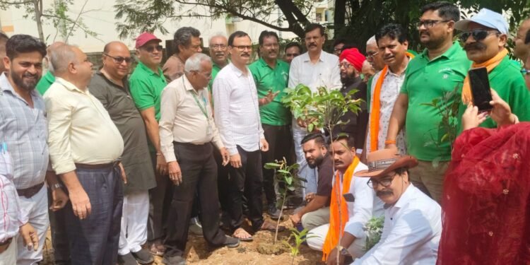 In the presence of MLA Moti Lal Sahu, Green Army and Municipal Corporation created a 'Dense Forest
