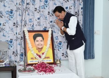 MLA Dr. Sampat Agarwal paid tribute to Nikhil Kashyap and said that ending life at such a young age is very sad