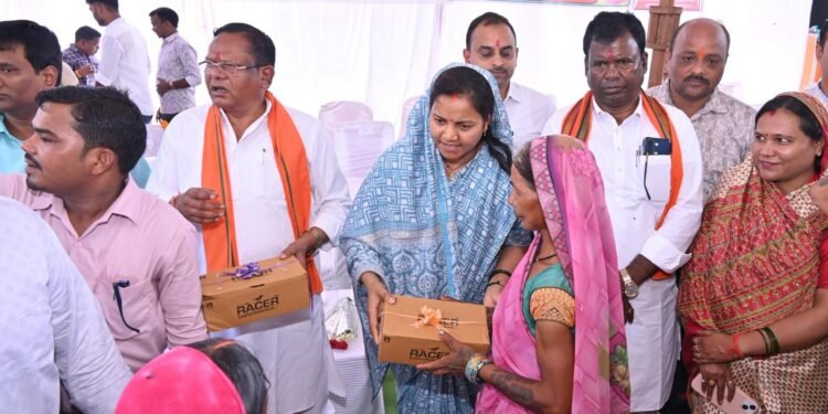 61,413 women collectors will get Charan Paduka