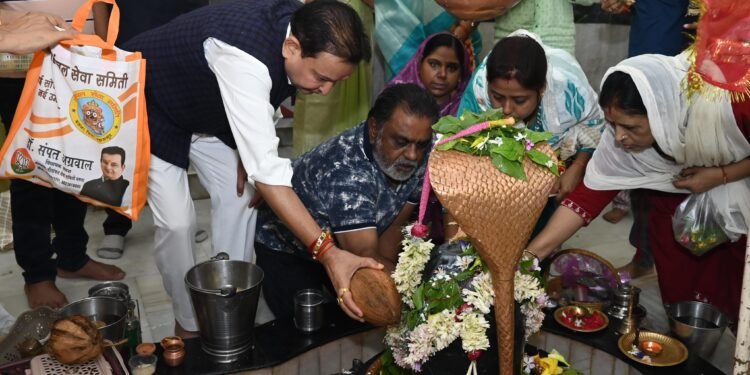 MLA Dr. Sampat Agarwal performed Shiva Abhishek and said- Worship of Shiva shows us the path of patience, courage and service