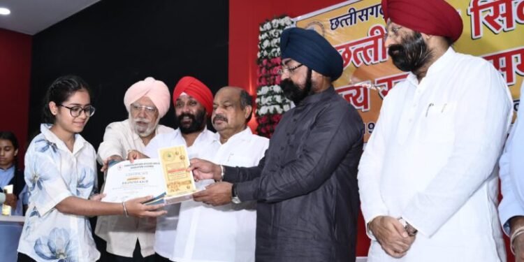Glorious felicitation ceremony of Sikh community: MLA Mishra felicitated meritorious students