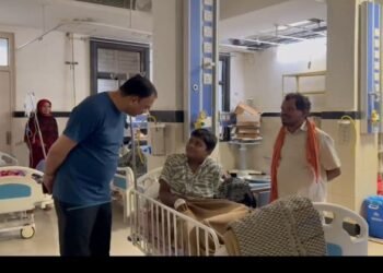 सुबह सुबह पहुंचे स्वास्थ्य मंत्री DKS अस्पताल,  किया औचक निरीक्षण