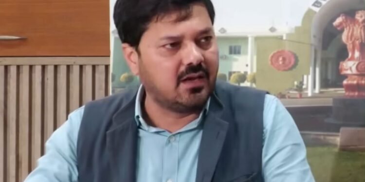 Industry Minister trapped in MLA Anuj's question Gave vague answer to the question