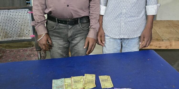 2 bookies arrested while operating betting in Thana Gobara Navapara area