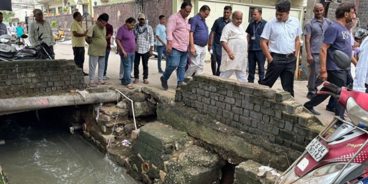 Field inspection of areas affected by heavy rainfall was done – Relief work gained momentum due to promptness of MLA Purandar Mishra