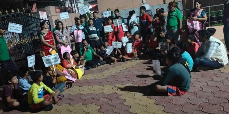 Green Army will open a free bag distribution center in Sheetla Bazaar. Green Army will give free bags to those who surrender the membrane.