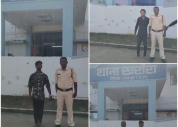 During surprise checking by Kharora police, the accused were arrested with illegally kept knives