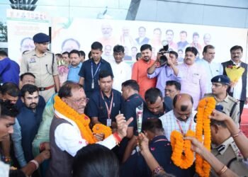 MLA Anuj gave a warm welcome to the Chief Minister along with the workers of the area