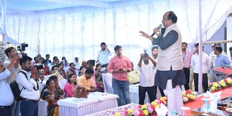 Chhattisgarh has to be brought to the first position in silk production- Arun Sao