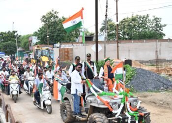 Every house tricolor campaign got new energy in Basna, public awareness under the leadership of MLA Dr. Sampat Agarwal