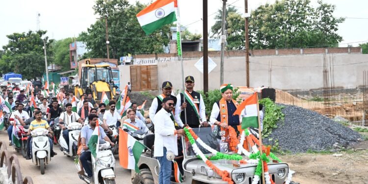 Every house tricolor campaign got new energy in Basna, public awareness under the leadership of MLA Dr. Sampat Agarwal