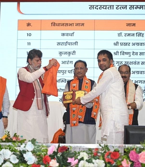 Basant Agrawal's excellent performance in BJP membership campaign, honored with "Membership Ratna"
