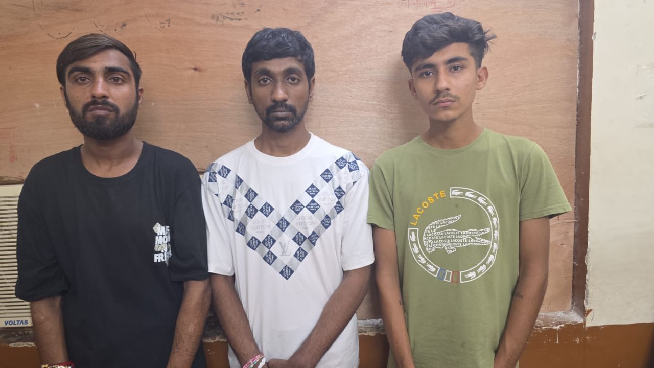 03 accused arrested with banned drug heroin (chitta)