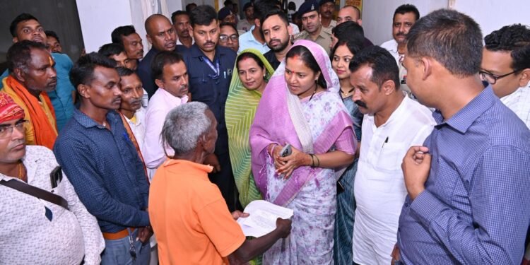 Minister Laxmi Rajwade participated in the health camp.
