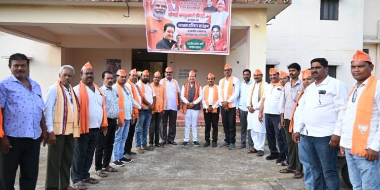 MLA Agarwal did voluntary work during Seva Pakhwada, pledged for development