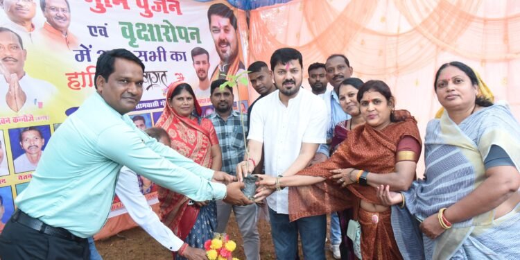 On the occasion of Navratri, MLA Anuj gifted the area with development works worth Rs 1 crore 94 lakh.
