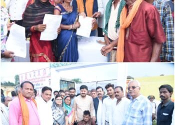 Along with MLA Anuj, more than 75 people donated blood and 54 people got houses.