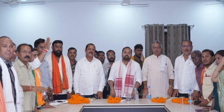In the meeting of BJP Berla Mandal, detailed discussion was held on Atmanirbhar Bharat Sankalp Abhiyan, GST and preparations for the Chief Minister's program, MLA Deepesh Sahu participated.