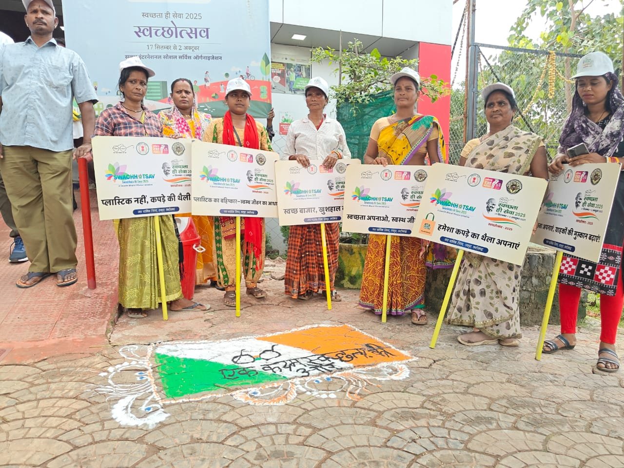 The Municipal Corporation Zone 8 Health Department gave a positive message of clean toilets to the people by conducting a campaign for the Sulabh Toilet Complex of Mahadev Ghat in Ward 69.