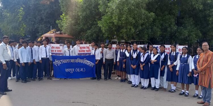 Students of Rashtriya Higher Secondary School, Kachari Chowk, taught traffic rules to drivers on the road at Shastri Chowk.