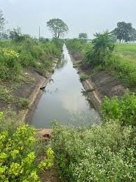 The flow of water in the canals has completely stopped.