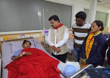 Deputy Chief Minister Vijay Sharma visited the hospital and inquired about the health of the female constable. _Newsxpress