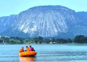 A four-day festival where tourists enjoy natural landscapes, tribal culture and adventure sports.