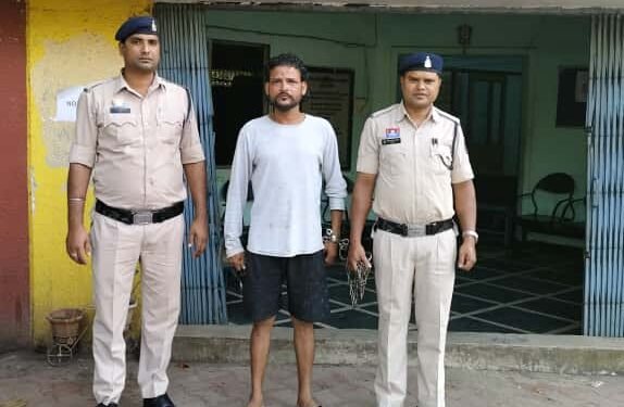 The accused who robbed a labourer of his mobile phone in the Telibandha area has been arrested.